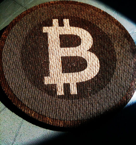Arquivo:Bitcoin 828.jpg