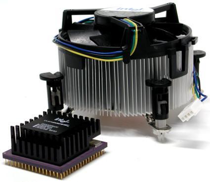 Pentium Overdrive (1993) with heatsink and Pentium 4 (2005) heatsink
