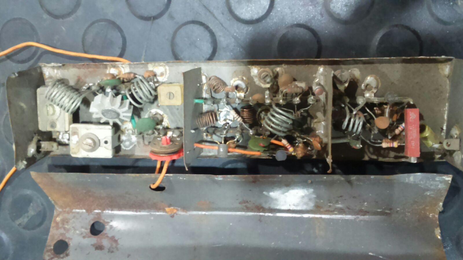 Internal view of the oscillator module, FM modulator and RF pre-amplifier